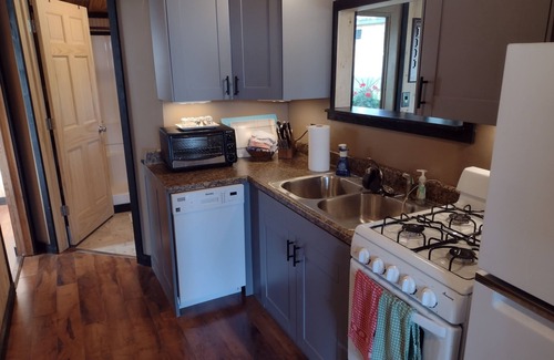 Colchester Cottage | "That 70's Cottage" (on Lake Erie!) Free Firewood!