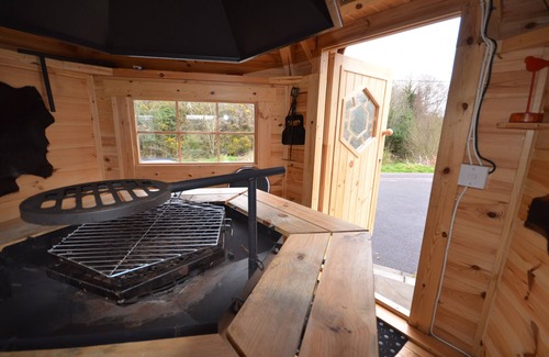 Shiplake House | Thatched 4 person cottage