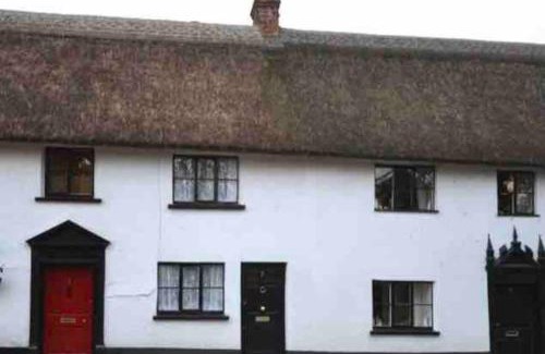 Otterton House | Thatched Cottage, beautiful village near the sea