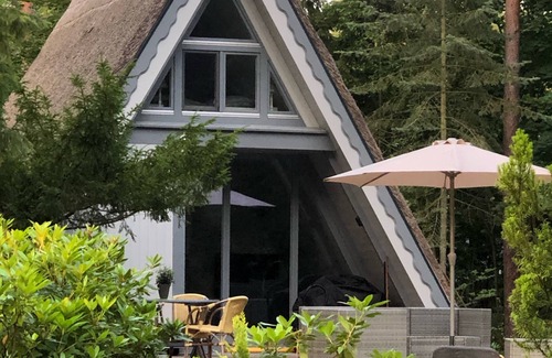 Milmersdorf House | Thatched roof vacation home🌴 at the Lübbesee boat & jetty 1300qm recreation Uckermark Templin