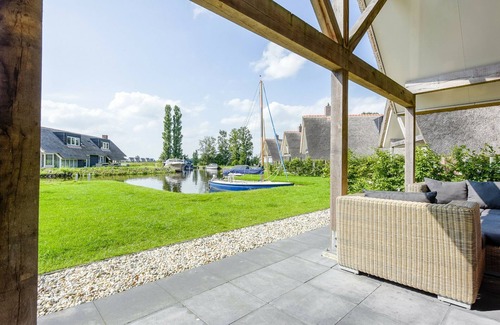 Terkaple Villa | Thatched water villa with microwave, in the Sneekermeer area