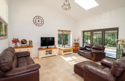 Mangotsfield House | Thatchers Barn
