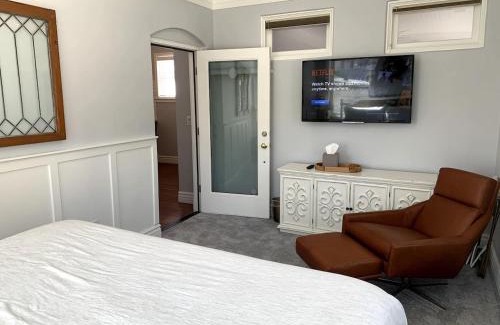 Nob Hill House | The 1900 House 1 Block From DT