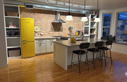 De Pere Apartment | The 1913 - newly renovated historic downtown loft