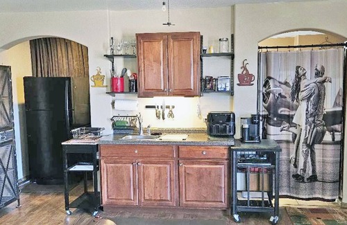 Goodyear Apartment | The 1940's AVIATOR's Master Suite Studio ~BUDGET friendly! Stellar Location!