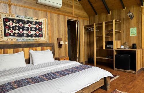 Hunza Hotel | The 2 Magpies, Hunza