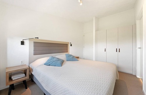 Ouddorp Hotel | The 2-person Studio Waterfront enjoys a unique location and is spread over two floors. The terrace overlooks the water.