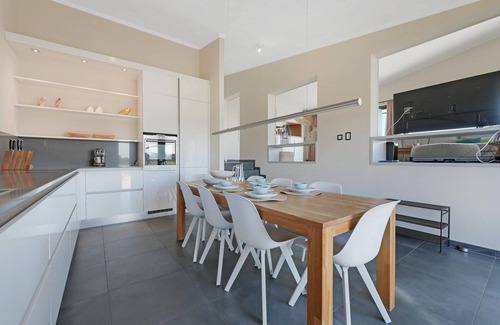 Ouddorp House | The 4 person Villa Super VIP features a luxurious and comfortably furnished interior, terrace with views over the water, perfect with children.