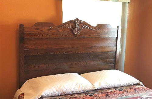 Saint David House | The 4V Cabin offers privacy, easy access, pet friendly.