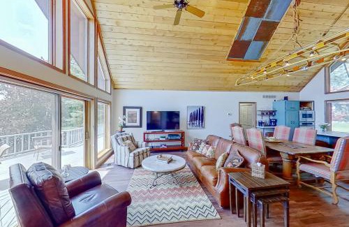 Paw Paw House | The 711 Lake House
