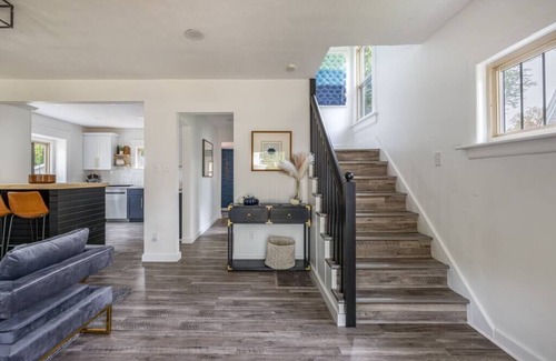 Highland Square House | The Akron Retreat | Modern 3-Bedroom Oasis