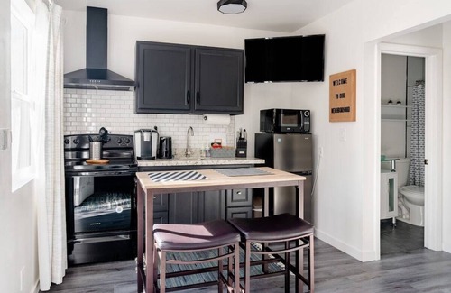 Ladera Heights House | The Alice LA: Luxe Private Bungalow Near Beach