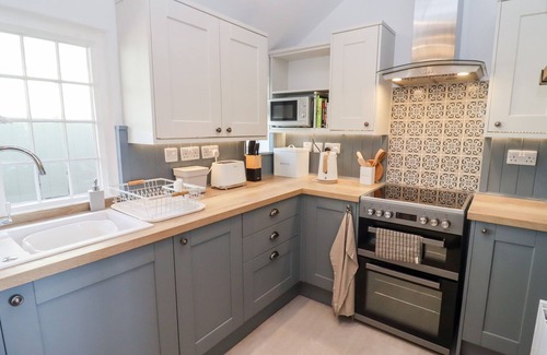 Forthampton House | THE ALMS HOUSE WEST, pet friendly, with open fire in Tewkesbury