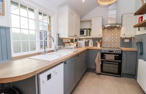 Forthampton House | THE ALMS HOUSE WEST, pet friendly, with open fire in Tewkesbury