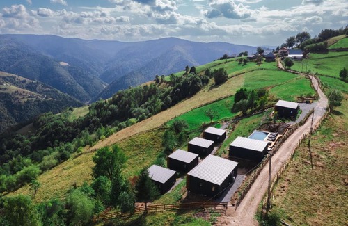 Floresti Villa | The Altitude Cabin Resort