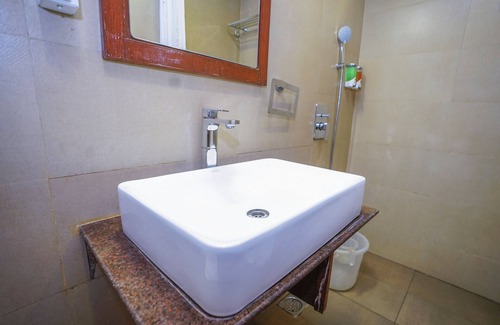 Kopar Khairane Hotel | The Altruist Business Hotel (NM -1)
