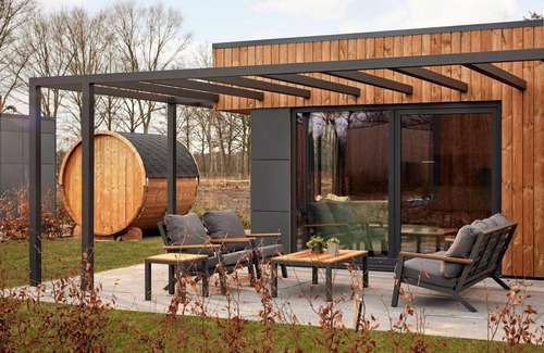 Lattrop House | The Amalia 4 Deluxe is a luxurious holiday home with a private sauna, a spacious living room, open kitchen, two bedrooms and a large patio.