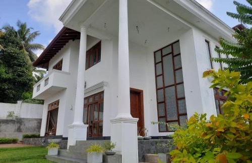 Makumbura House | "The Anchorage" of Field View