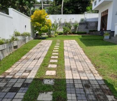 Makumbura House | "The Anchorage" of Field View