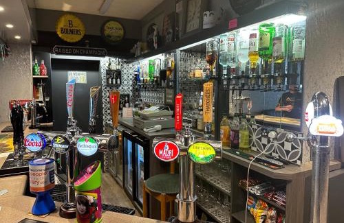 Abercwmboi Bed & Breakfast | The Angel Inn