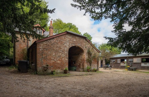 Shrewton Apartment | The Annexe: charming 1 bed near Stonehenge
