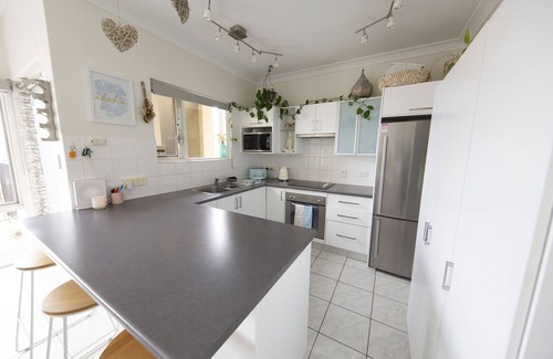 North Haven Apartment | 'The Aquarium' Waterfront Apartment