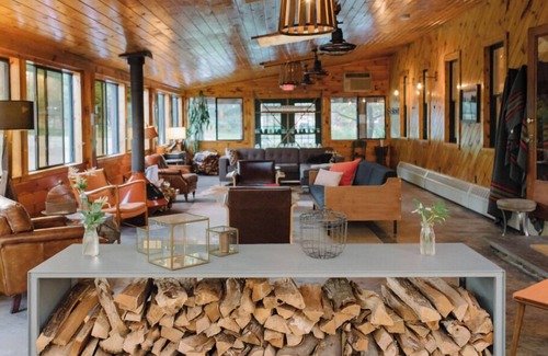 Livingston Manor Hotel | The Arnold House
