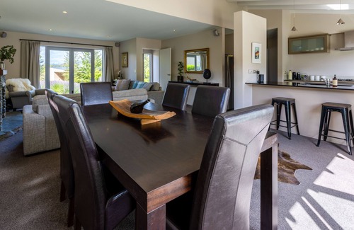 Arrowtown House | The Arrowtown House, Queenstown, near mountains, lakes, scenic trails & wineries