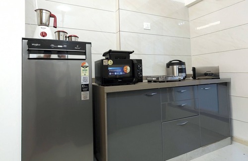 Andheri East Apartment | The Art of Comedy – Welcome Inspired Stay