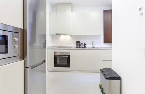 Huertas Apartment | The Artist Apartment Madrid! Perfect for big groups!