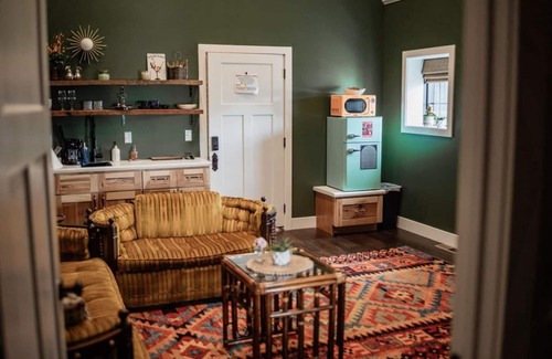 Perryville Hotel | The Atrium A Boutique Hotel Suite 18