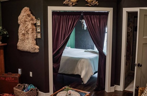 Perryville Hotel | The Atrium A Boutique Hotel Suite 18