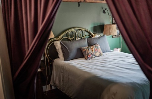 Perryville Hotel | The Atrium A Boutique Hotel Suite 18