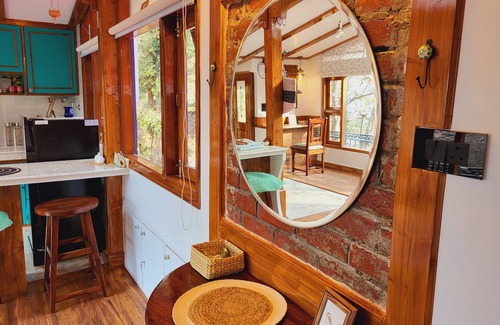 Chhota Shimla Apartment | The Attic Suite at Shimla Gypsy with 360° view and a sky roof