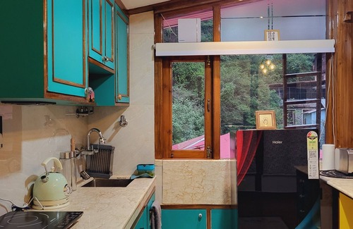 Chhota Shimla Apartment | The Attic Suite at Shimla Gypsy with 360° view and a sky roof
