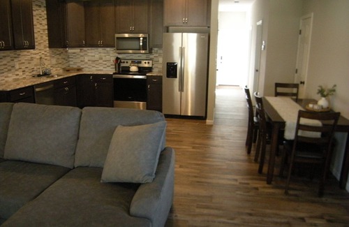 Thompson House | THE AUGUSTUS HOUSE NEW Superb 3-bedroom townhome in Hallsville