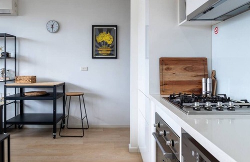 Windsor Apartment | THE AVENUE | 50m to Hospital, 500m to Chapel St