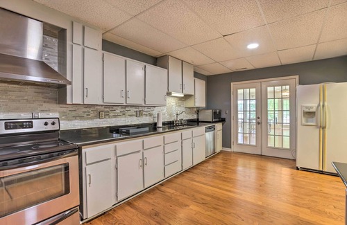 Stemley House | 'The B Haus' Lakefront Retreat w/Boat Ramp!