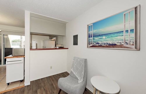 Palms Apartment | The Bagley 210