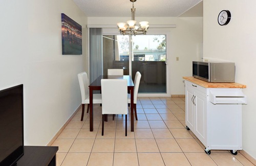 Palms Apartment | The Bagley 210