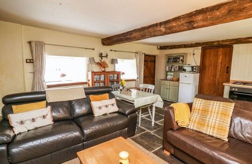 Bridgend Cottage | THE BAKE HOUSE, romantic, character holiday cottage in Bettws