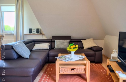 Busumer Deichhausen Apartment | The "balcony room". Great apartment in Büsumer Deichhausen!