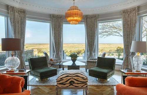Holt House | The Ballroom