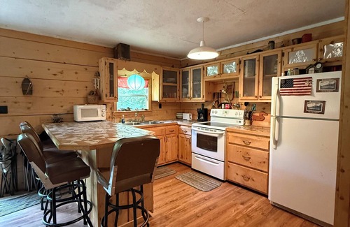 Dickinson Cabin | The Bama Bend