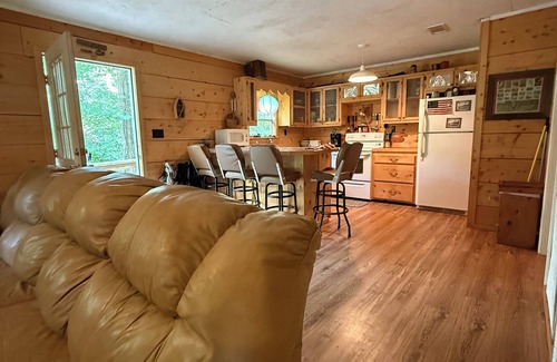 Dickinson Cabin | The Bama Bend