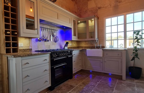 Villegouge Cottage | The Barn - 5* stone cottage with own private heated pool - Sleep 6