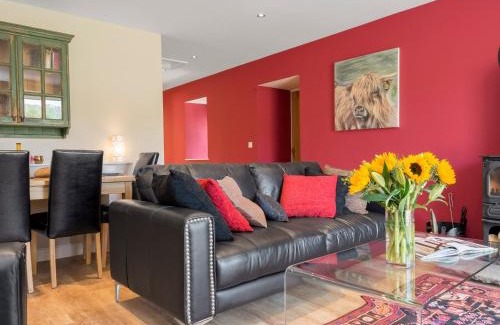 Beeley House | The Barn At Grislow Field