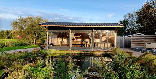 Oldekerk Apartment | The Barn - Aurora Hoeve - loft met jacuzzi