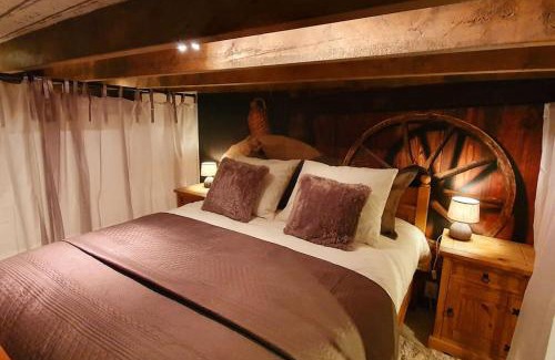 Oldekerk Apartment | The Barn - Aurora Hoeve - loft met jacuzzi