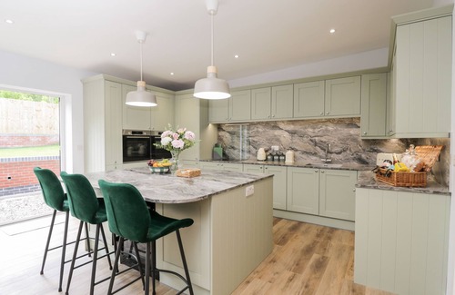 Lytchett Matravers Cottage | THE BARN, family friendly, with hot tub in Lytchett Matravers